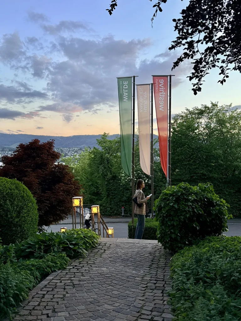 Vernissage und Künstlergespräch Haus der Immoblien Mona Kuhn Mirjam Cavegn Felix Eichkorn