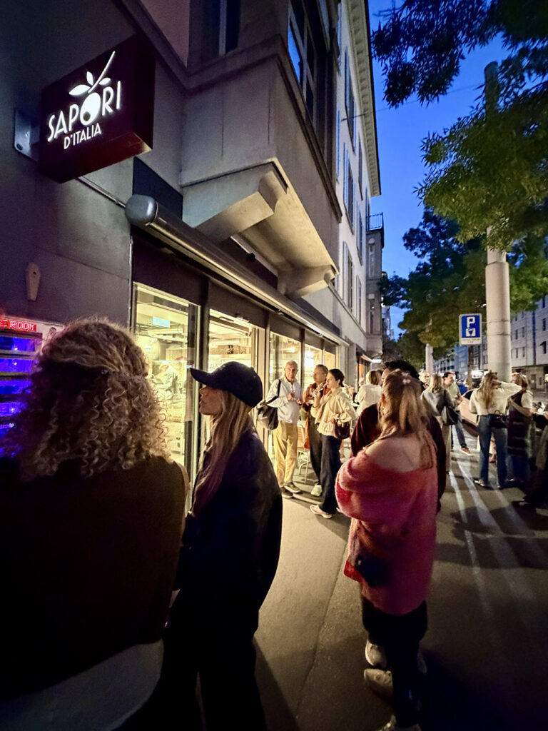 Vernissage TWELVE ROOMS Florian Graf in Zürich Seefeld