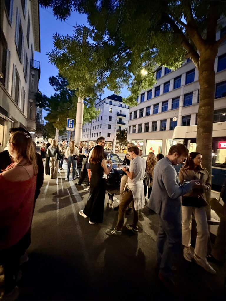 Vernissage TWELVE ROOMS Florian Graf in Zürich Seefeld