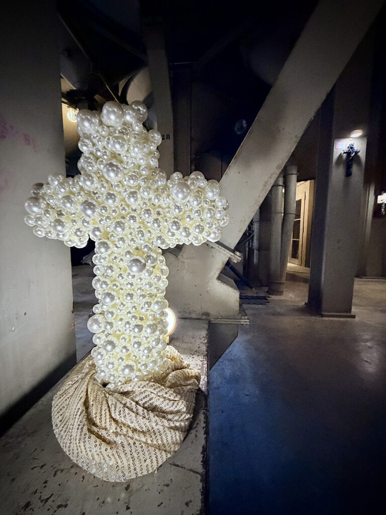 Ausstellung Vernissage «Sacred Pop Art» Jeanine Merz und Christian Breitschmid im Zürcher SiloSilo